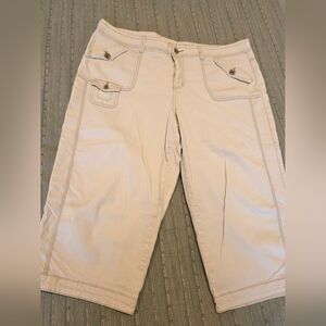 Sonoma Women's Cream Capris
